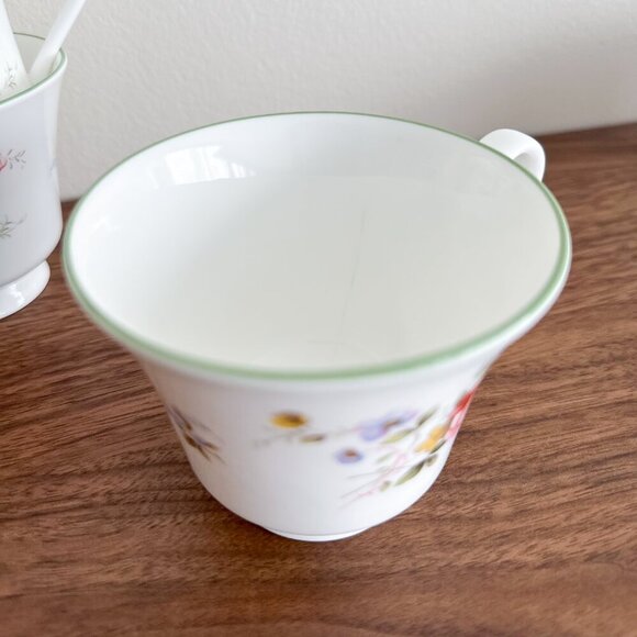 Royal Vale Tea Set – Vintage English Bone China – Pink Floral – 12 Piece Set - Picture 8 of 9